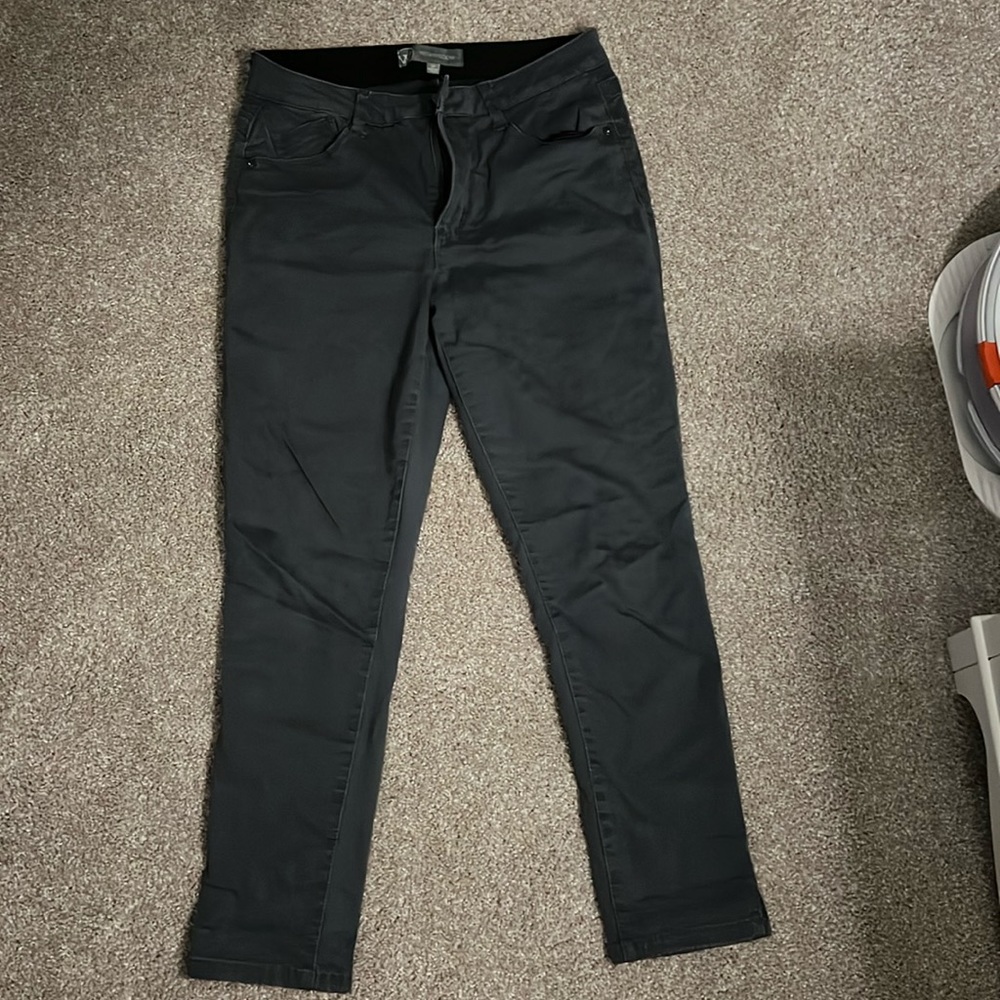 Women's Gray ankle jeans, size 2P, only worn twice, in excellent condition